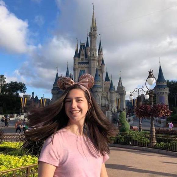 Profile Picture of Megan Bueter (@mebueter) on Poshmark