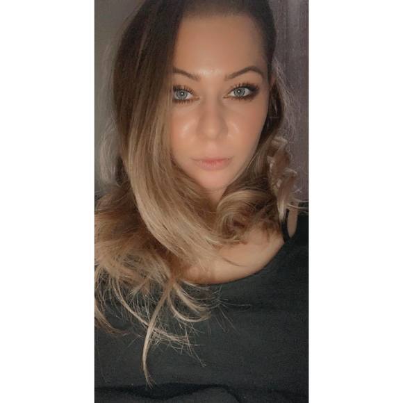 Profile Picture of Miranda Massey (@mirandamassey) on Poshmark