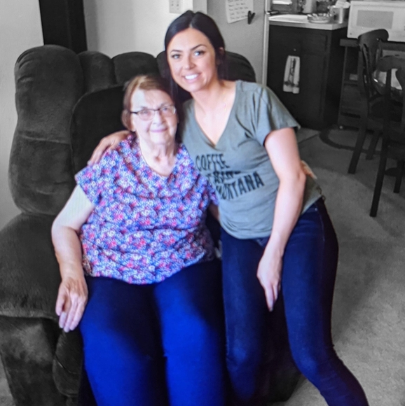 Profile Picture of Melodie Schmidbauer (@melodie88) on Poshmark