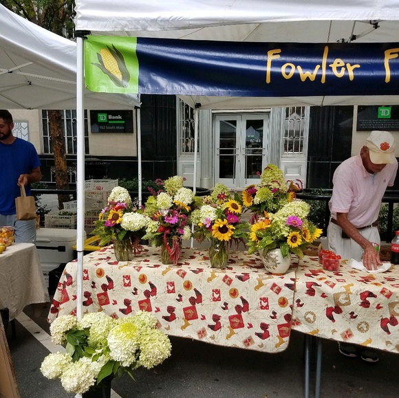 Profile Picture of Cecile Connell (@cconnell952) on Poshmark