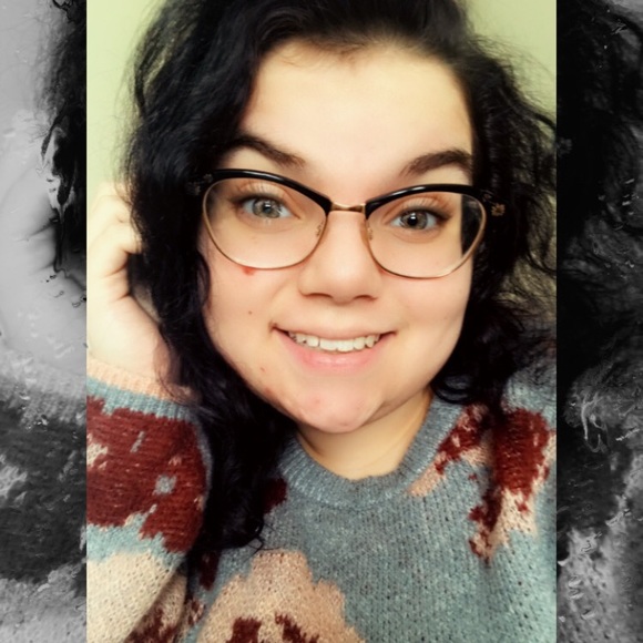 Profile Picture of Katelynn Hovey (@katielh17) on Poshmark