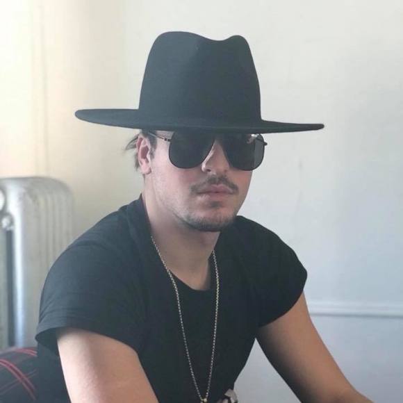 Profile Picture of Walid Djitli (@waliddjitli) on Poshmark