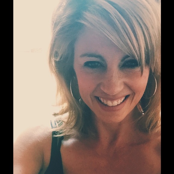 Profile Picture of Avery Plonski (@averyplonski) on Poshmark