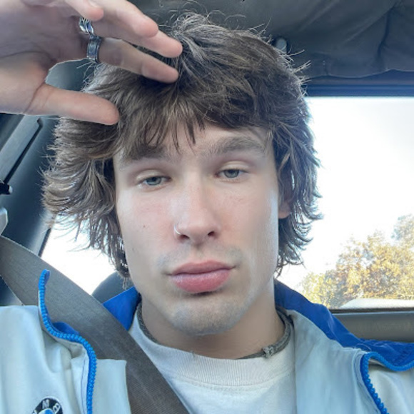 Profile Picture of Daniel Forrest (@danielforres112) on Poshmark