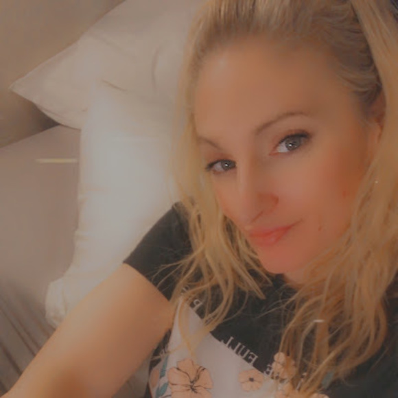 Danielle Hidecker - Poshmark Profile Picture of Danielle Hidecker (@d_hidecker) on Poshmark