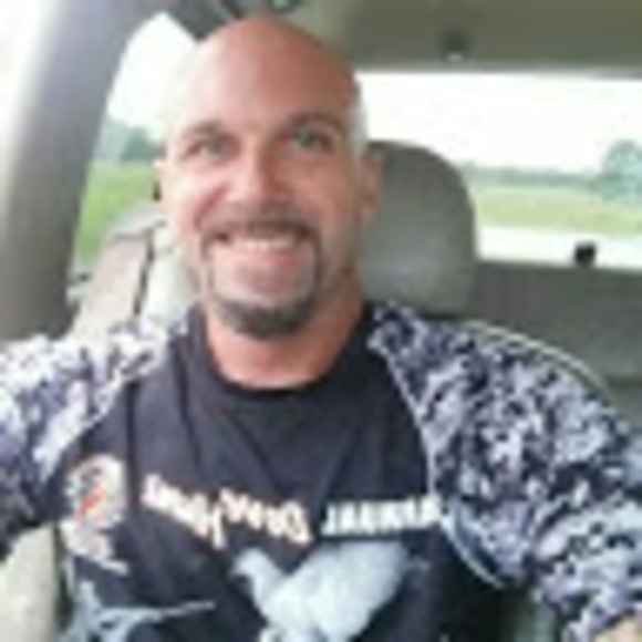 Profile Picture of Howard Oliphant (@oliphant202) on Poshmark