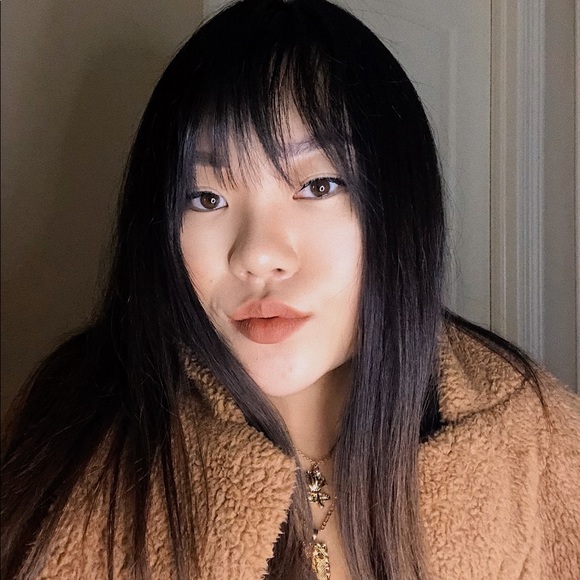 Profile Picture of Heidi Kim (@heidskim) on Poshmark