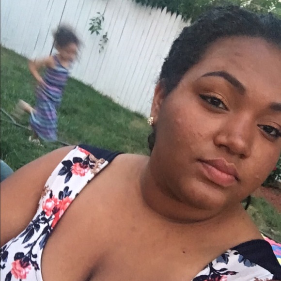 Profile Picture of Genesis Ortiz (@morenita0926) on Poshmark