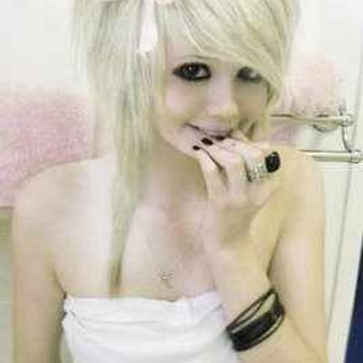 Profile Picture of Lindsey Lovelace (@lindzlollygag) on Twitter