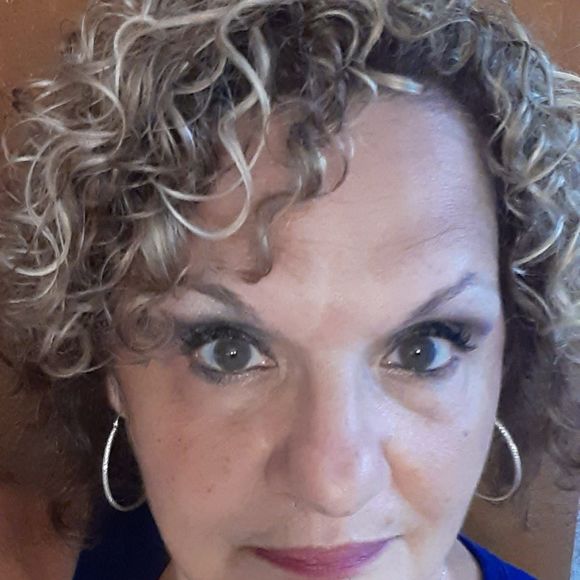 Profile Picture of Teresa Krizan (@teresarl26) on Poshmark