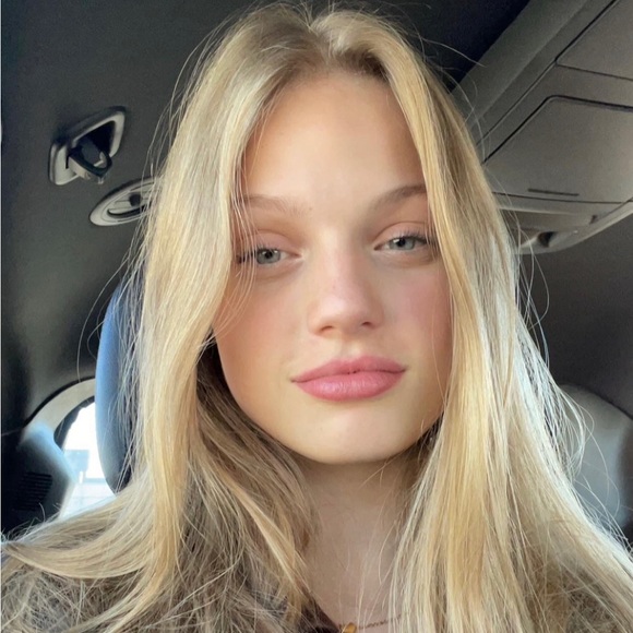 Profile Picture of Emma Spring (@emmaspring11) on Poshmark