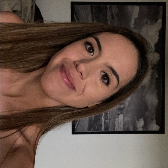 Profile Picture of Alexandra Phelps (@phelpzs) on Poshmark