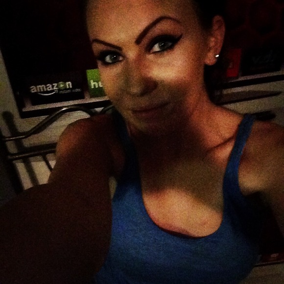 Profile Picture of Ashleigh Overturf (@ashleighoturf) on Poshmark