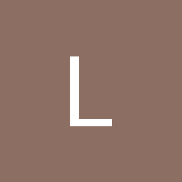 Profile Picture of Lucy Deerin (@lucydeerin) on Poshmark