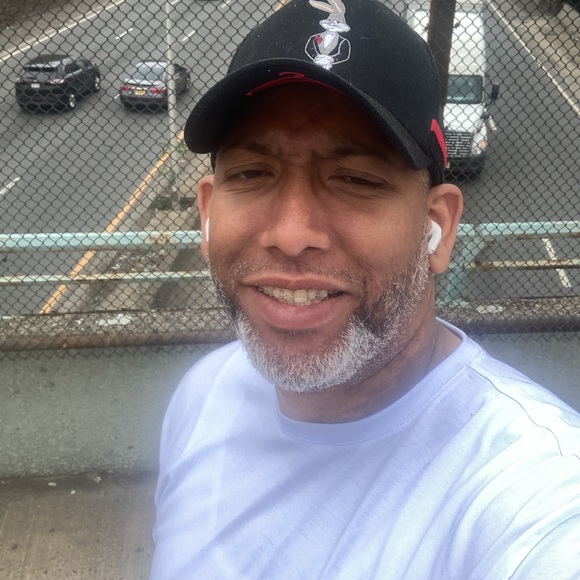 Carlos Freites - Poshmark Profile Picture of Carlos Freites (@carlosradhames1) on Poshmark