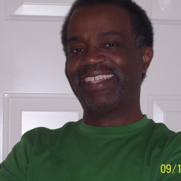 Profile Picture of Larry Hocker (@bigtrayn) on Poshmark