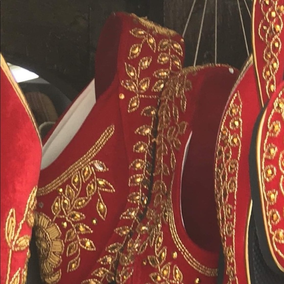 Profile Picture of Aisha Bitonti (@richeeu) on Poshmark