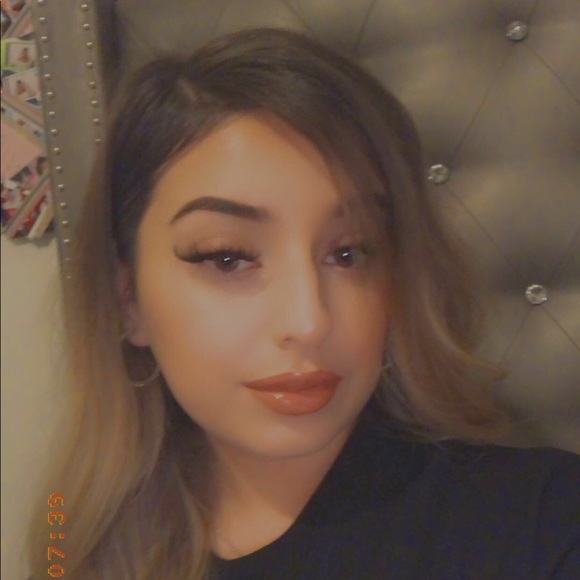 Victoria Tarin - Poshmark Profile Picture of Victoria Tarin (@toriiii1108) on Poshmark