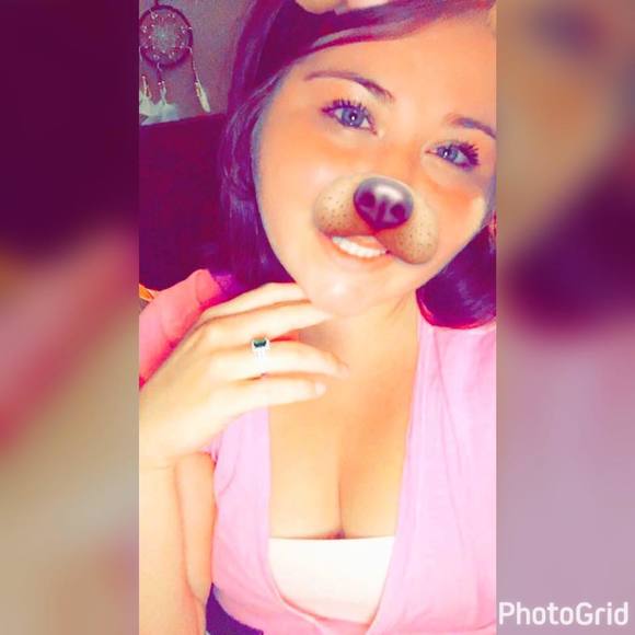 Profile Picture of Hunnie Love (@hunnie_1128) on Poshmark