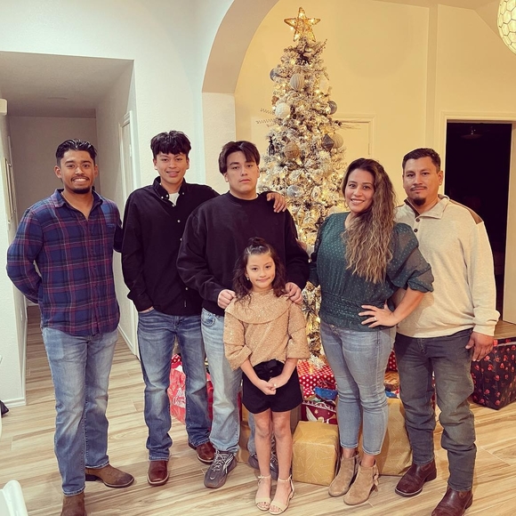 Profile Picture of Noemi Peña (@noemipena10) on Poshmark