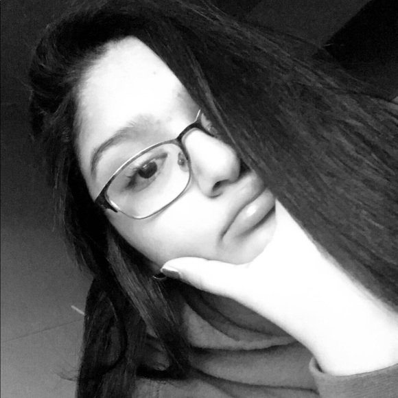 Profile Picture of Arely Sanchez (@arelysanchez333) on Poshmark