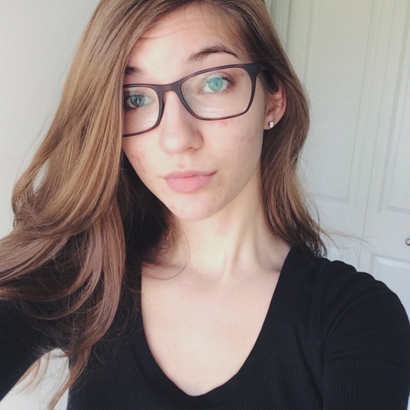 Profile Picture of Haley Patton (@hoegurt) on Poshmark