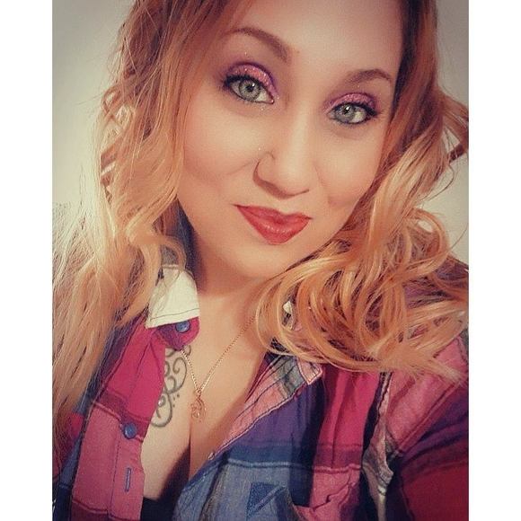 Profile Picture of Karlina marie Baker (@cellosmommy0830) on Poshmark