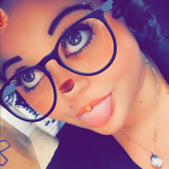 Profile Picture of Kalah Stoen (@flowerchild840) on Poshmark