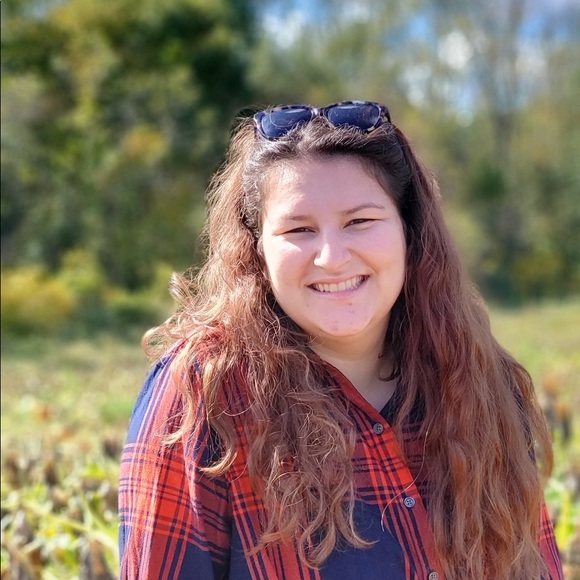 Profile Picture of Kayla Bowling (@kaylabowling75) on Poshmark