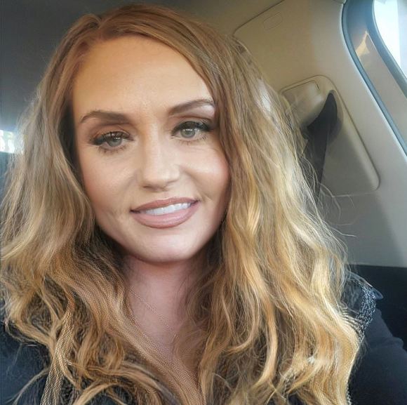 Profile Picture of Mandy Michelle (@mandymichell914) on Poshmark