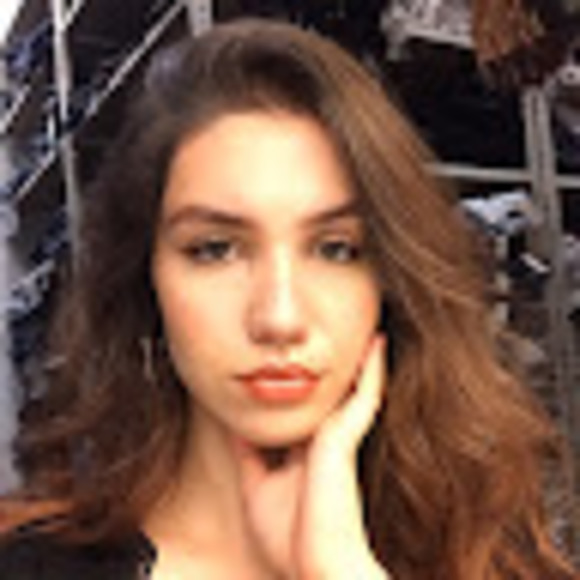Profile Picture of Dalila Ajanovic (@dajanovi) on Poshmark