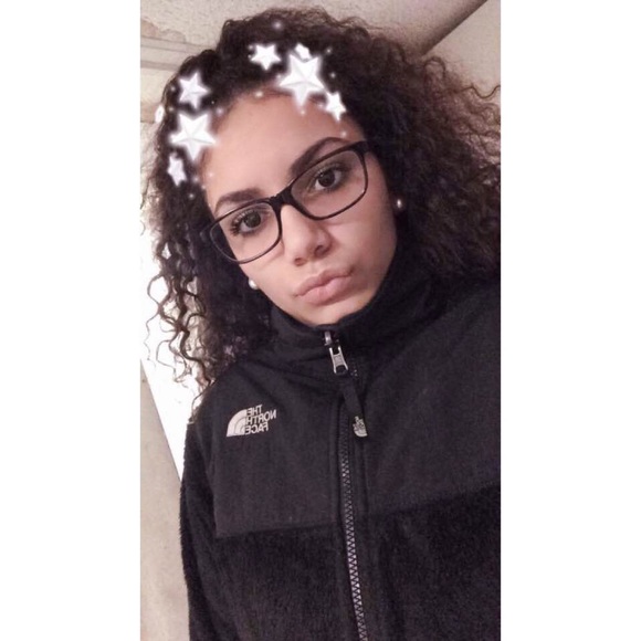 Profile Picture of Alexia Ayala (@araxo) on Poshmark