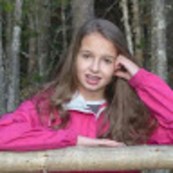 Profile Picture of Sophie Lemieux (@sophiele120) on Poshmark