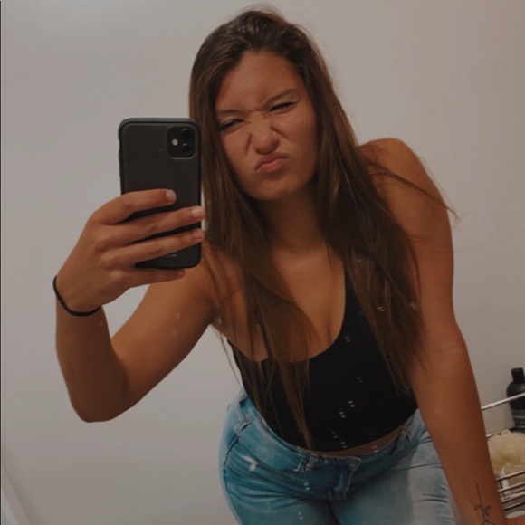 Profile Picture of Lucy Campbell (@lucycampbell35) on Poshmark