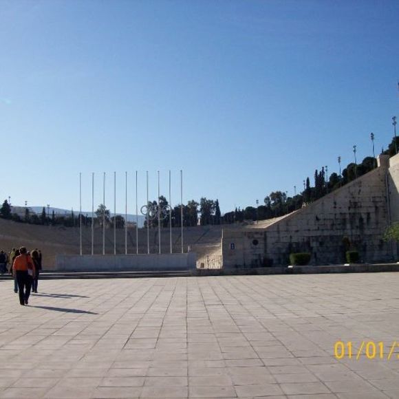 Profile Picture of Laura Fabbri (@lhartwig1064) on Poshmark