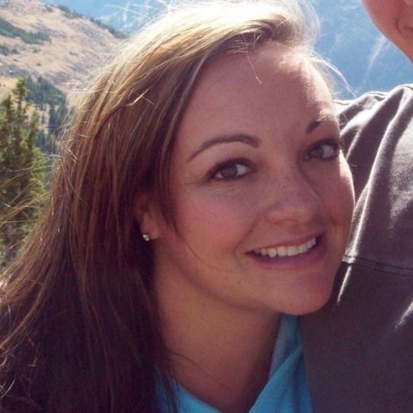 Profile Picture of Sarah Mockerman (@mockerman) on Poshmark