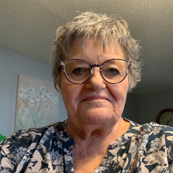 Profile Picture of Ann Opsahl (@ann4art) on Poshmark