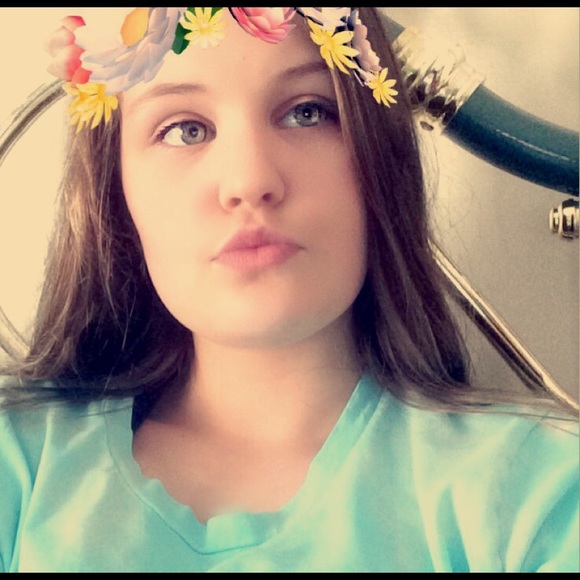 Profile Picture of Abbey Campbell (@21ahc0271) on Poshmark