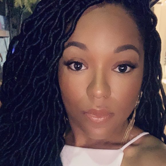 Profile Picture of Ashley Wigington (@awigington1) on Poshmark