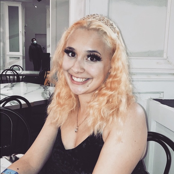 Profile Picture of Abby Gimbert (@abbygimbert) on Poshmark
