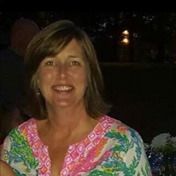 Profile Picture of Sherry Maxwell (@sherrydmax) on Poshmark