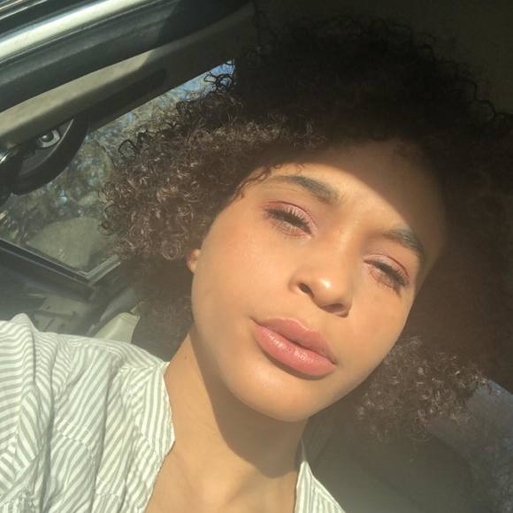Profile Picture of Desaray Gildon (@desaray_love) on Poshmark