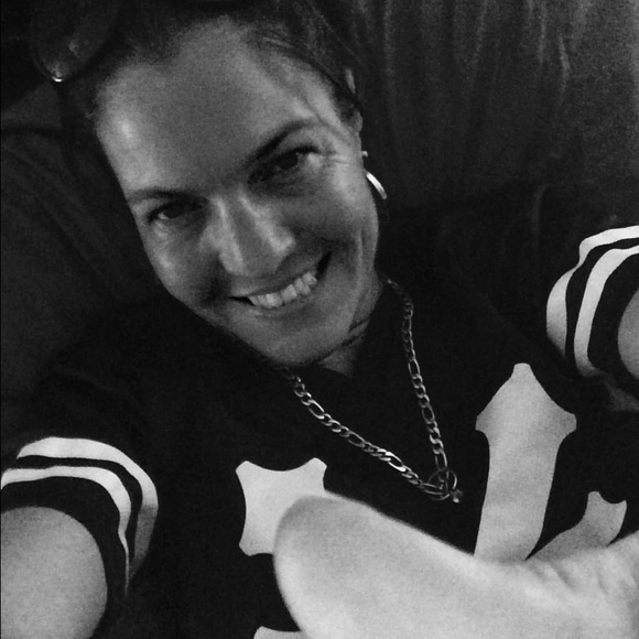 Profile Picture of Cindy Mackenzie (@cjmack1) on Poshmark
