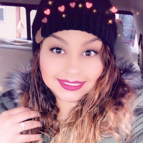 Profile Picture of Isabel Moreno (@imoreno94) on Poshmark