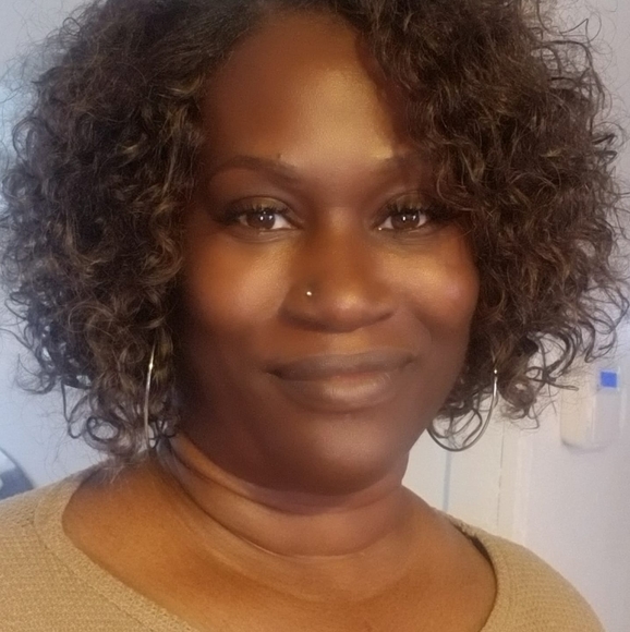 Profile Picture of Leonne Townsend (@leonne_twnsnd) on Poshmark