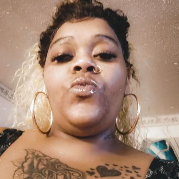 Profile Picture of Antwanna Williams (@twanna521) on Poshmark