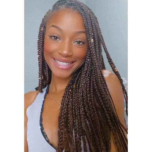 Profile Picture of Aleice Harmon (@aleiceharmon) on Poshmark