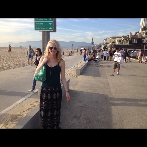 Profile Picture of Tanya Kern (@tanyakern) on Poshmark