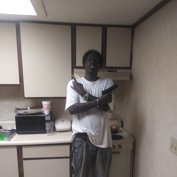 Profile Picture of Darrell Horne (@darrellhorne) on Poshmark