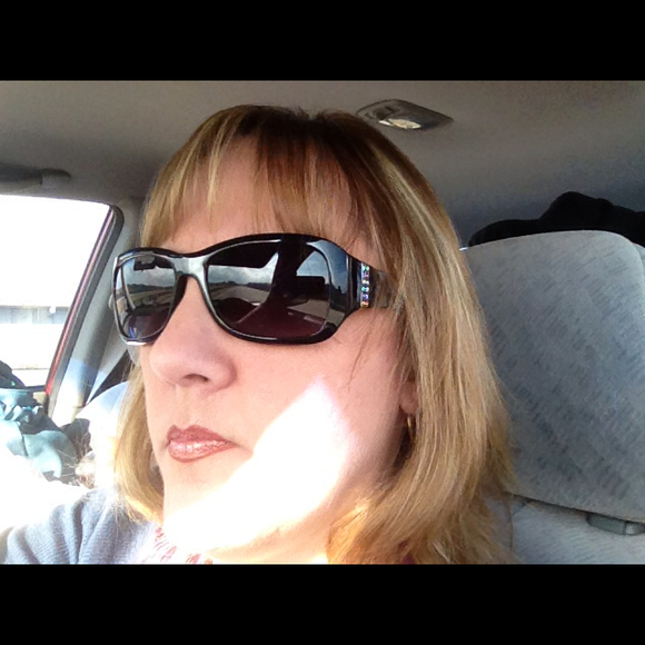 Profile Picture of Cecillia Patrick (@cecillia) on Poshmark